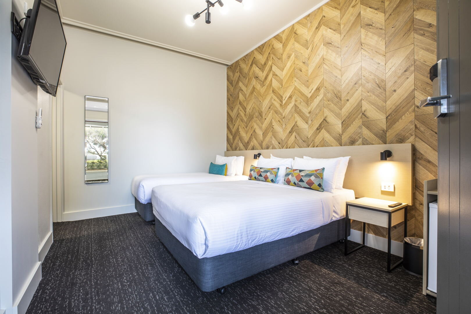 Nightcap at Sylvania Hotel (22).jpg