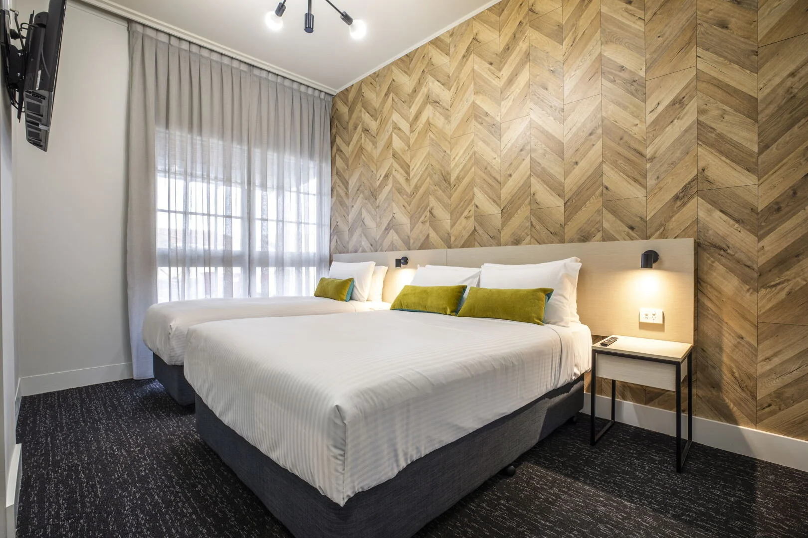 Nightcap at Sylvania Hotel (15).jpg