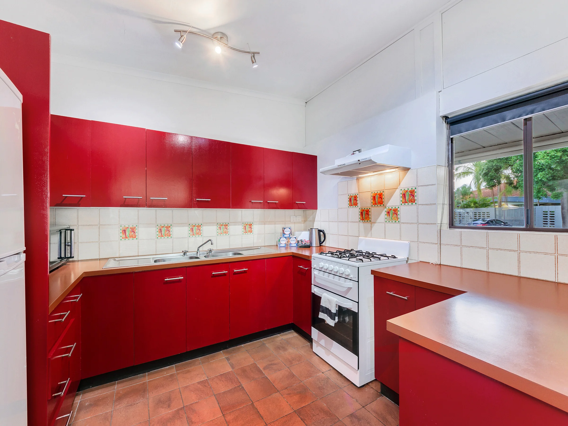 4_1 Bed Apt Kitchen.jpg