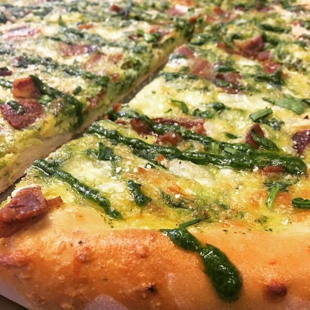 Ready for Breakfast? Spinach Pesto Quiche Lorraine, with Bacon and Gruyere 😋 #breakfastslice #pizza #breakfast #riseandshine #eggs #instayum #foodies #takeout #curbsidepickup #russosgws #glenwoodsprings #coloradoeats