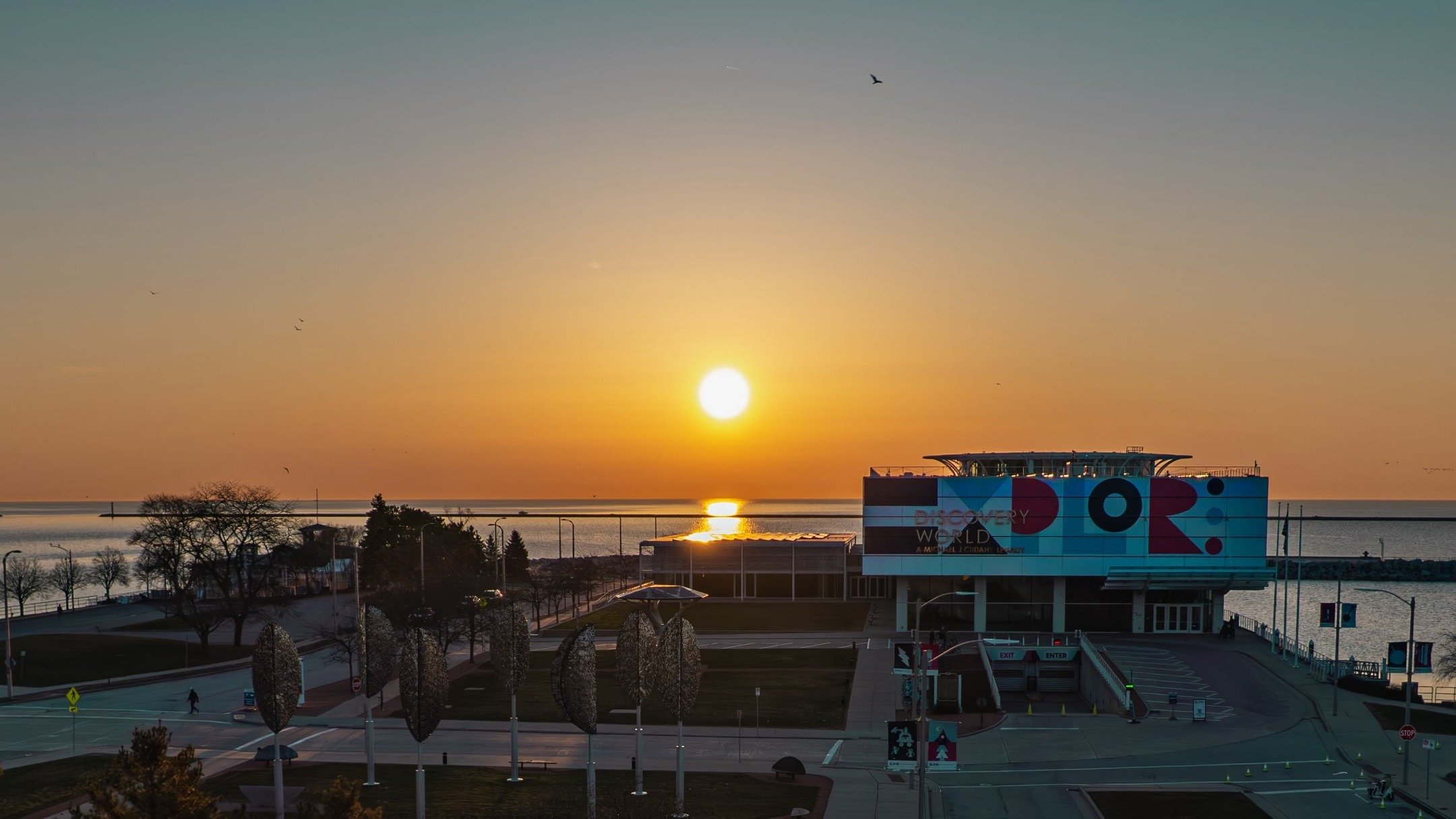 Images from this morning's Milwaukee Marathon @mke_marathon. Congrats to all involved and those who conquered the full and half marathons!