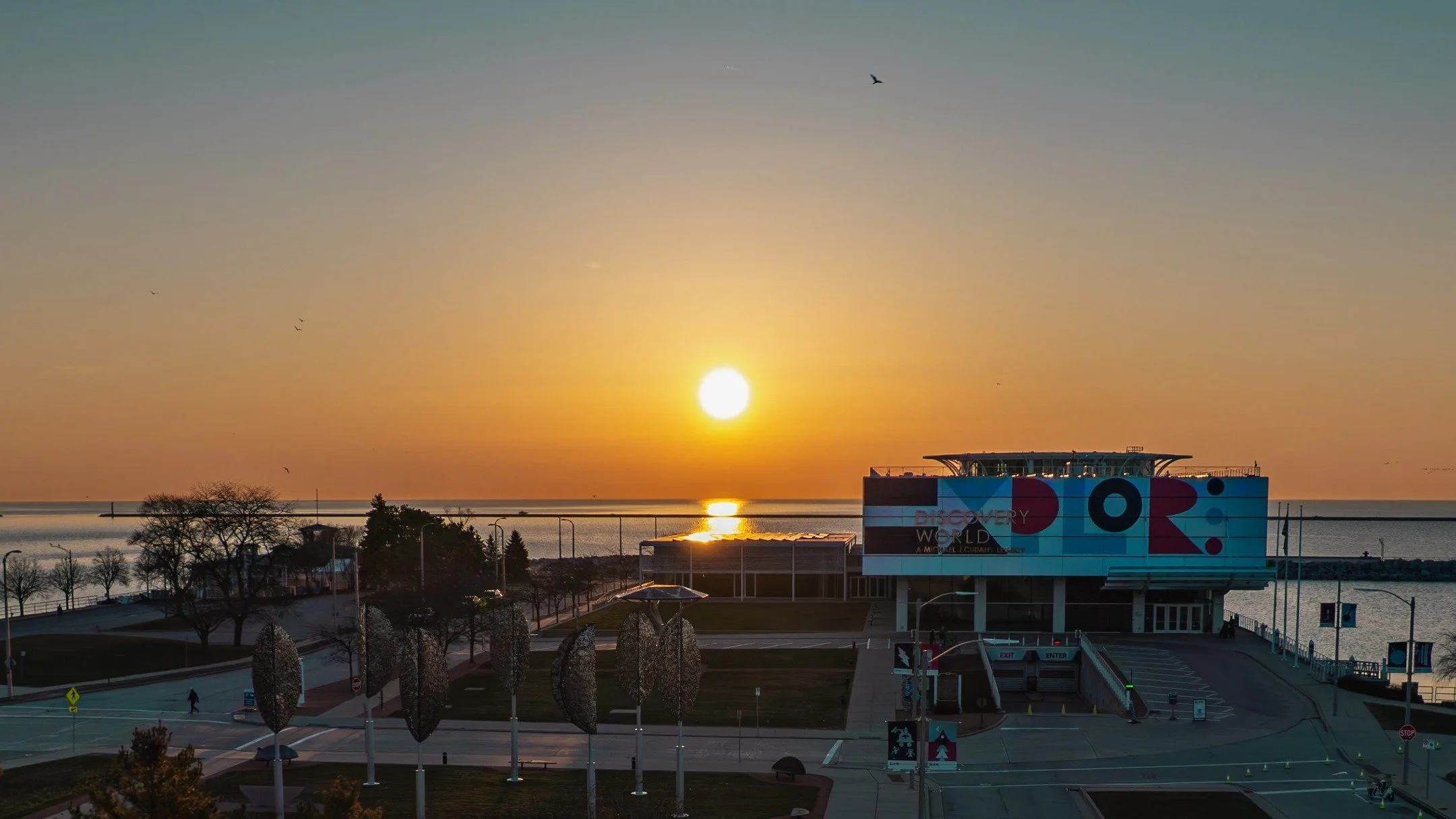 Images from this morning's Milwaukee Marathon @mke_marathon. Congrats to all involved and those who conquered the full and half marathons!