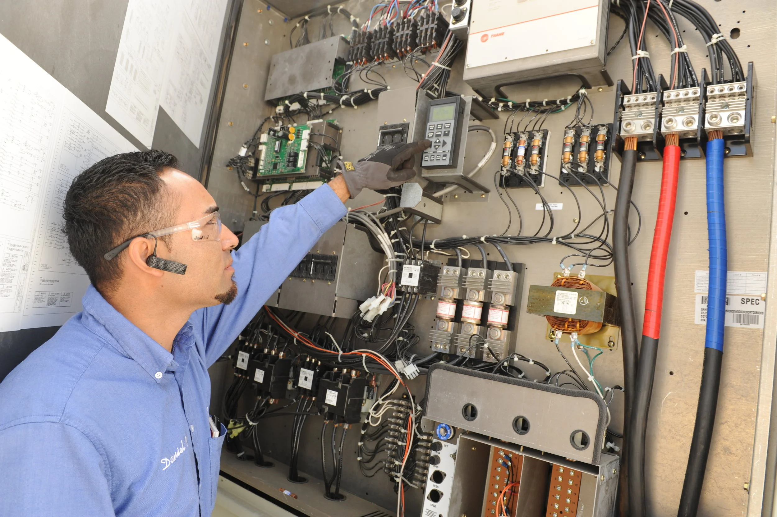 service technician 3.JPG