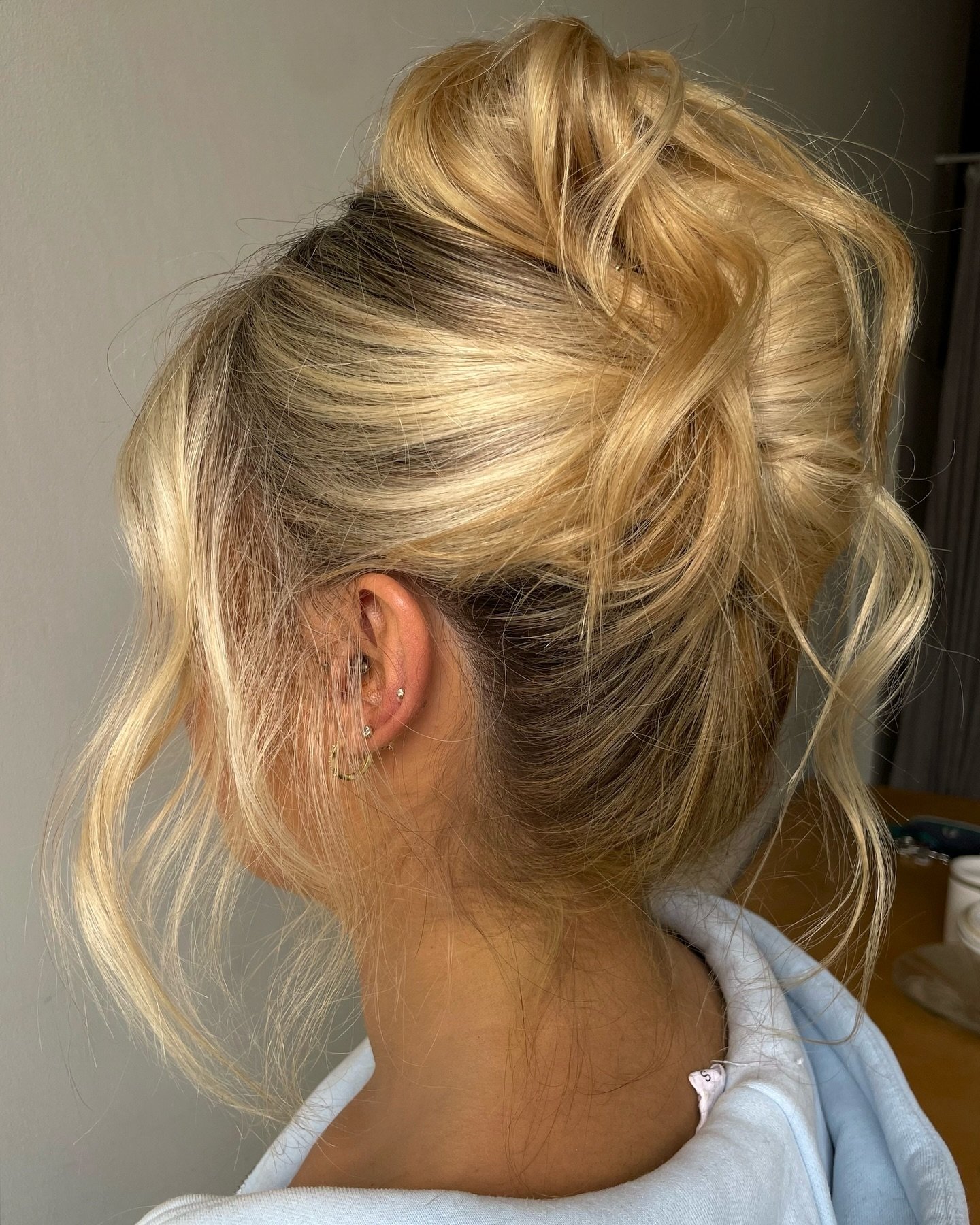 Thank you Pammy aka @pamelaanderson for resurrecting this hairstyle 🙌🏻
Todays hair in my client celebrating her 21st 🤍

Using :
Hair prep - @oribe Tres Set Structure Spray, Flash Form Finishing Spray Wax &amp;
 Swept Up Volume Powder Spray

Tools 