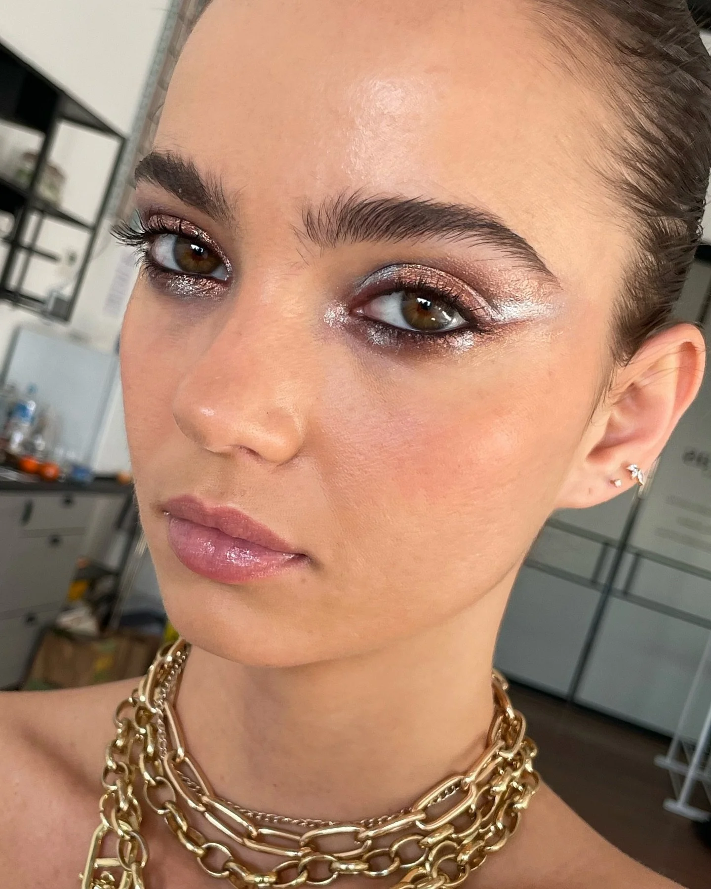 Chrome 🤎

A little BTS with the beautiful @inkawilliams 

#makeup #makeupartist #melbournemakeupartist #melbournehairstylist #australianmakeupartist #australianhairstylist #zoekarlis #zoekarlismakeup #fashion