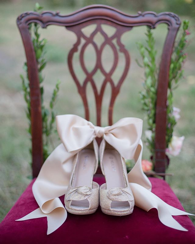 Something as simple as a pair of shoes can be so pretty.  Photo: @laurianafortuna Wedding Planner/Vintage Rentals: @cherie.weddings #appleseasonweddings #farmwedding #ranchwedding #weddingdetails #weddingshoes #weddingplanner
#socalbride
#socalweddin