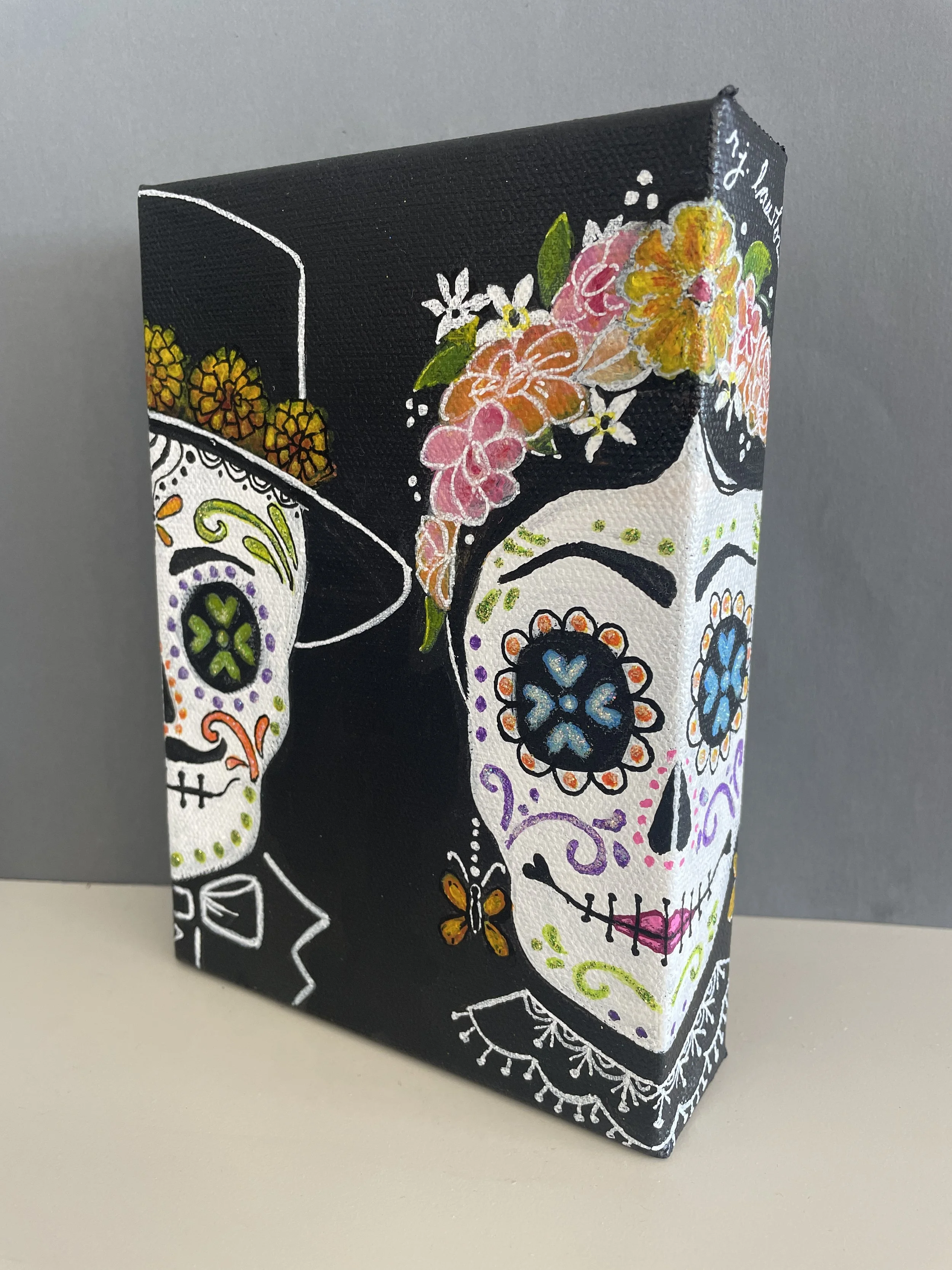 Three dimensional view of Dia de los Muertos paintings