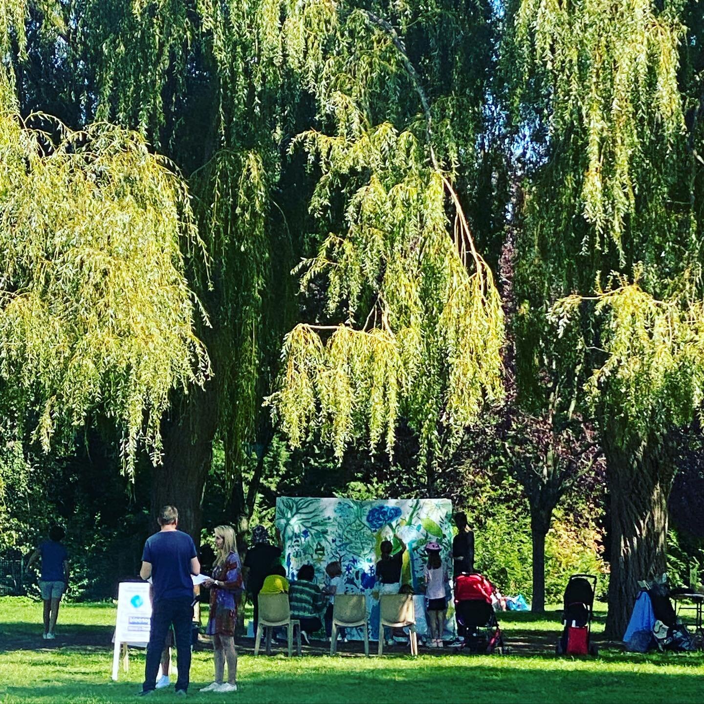 Peindre la nature dans la nature.... Nouvelle &oelig;uvre en pr&eacute;paration pour &ldquo;Art et Climat&rdquo; organis&eacute; par @carrieres_transition_ecolo avec le soutien de la ville de @ville_carrieres 🙌🌱🪴🍀🌿 avec de la peinture &agrave; b