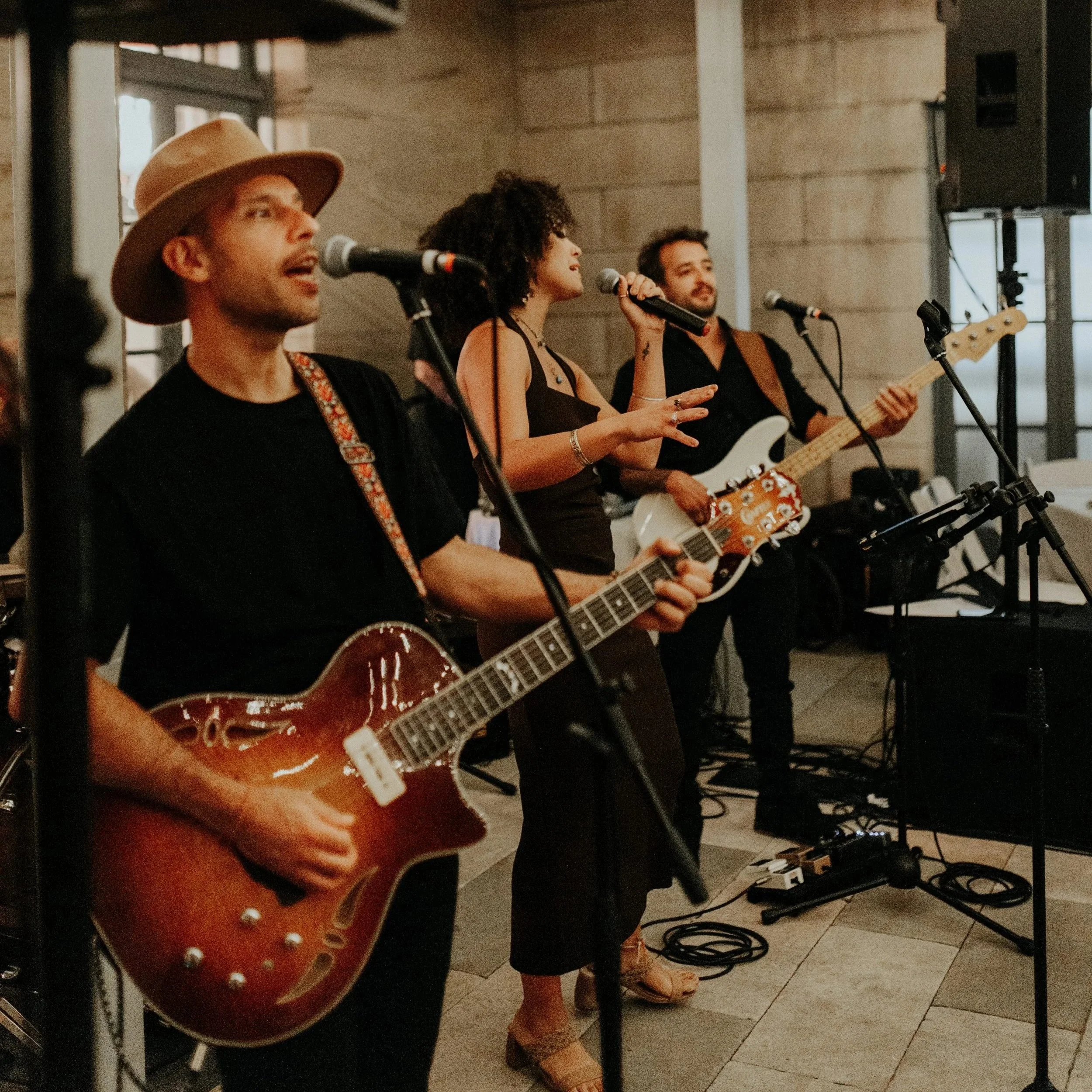 ARIANE SYDNEY BRAZILIAN BOSSA NOVA VOCALIST CORPORATE EVENT ENTERTAINER