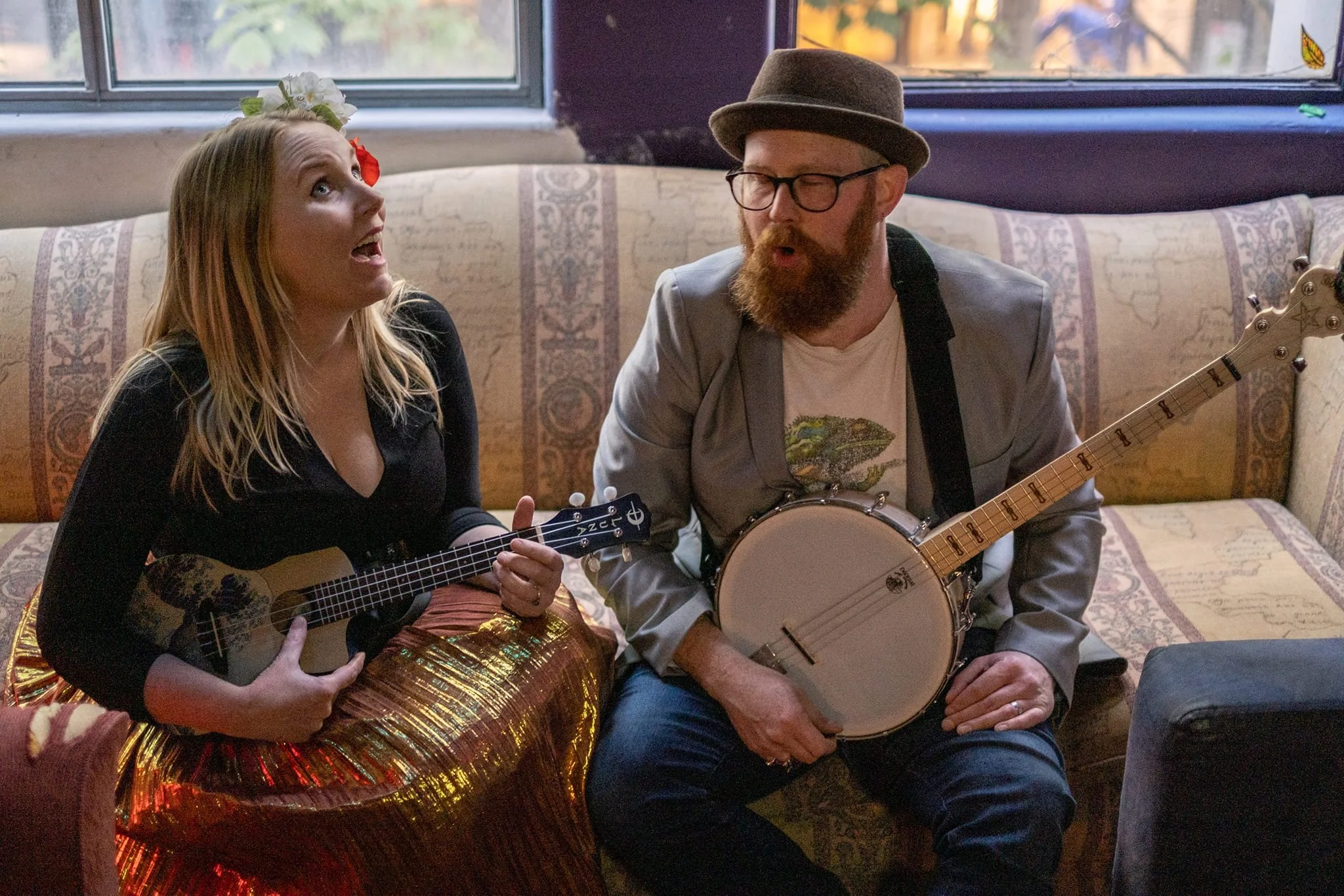 THE RUNAWAY STRINGS MELBOURNE FOLK TRIO FESTIVAL LIVE ENTERTAINMENT HIRE