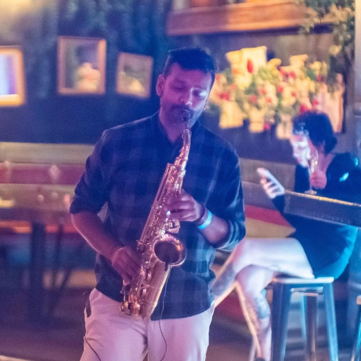 KUVEN MELBOURNE JAZZ SAXOPHONIST PRIVATE FUNCTION LIVE ENTERTAINMENT