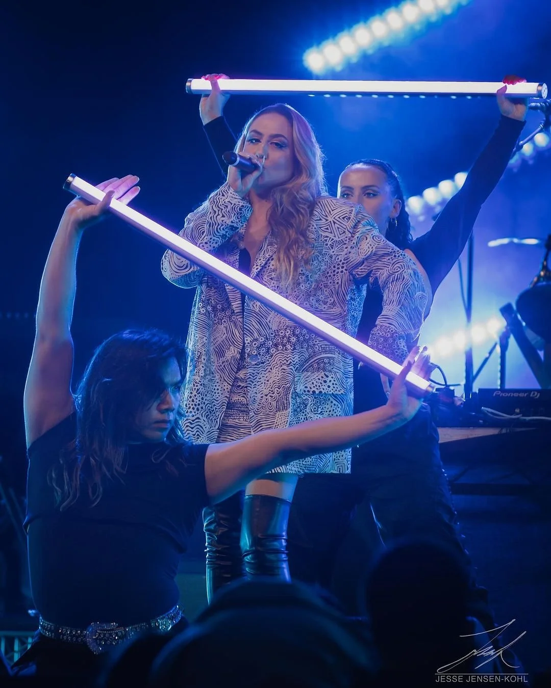 AKALA is a Wiradjuri Gadigal performer specializing in cultural music