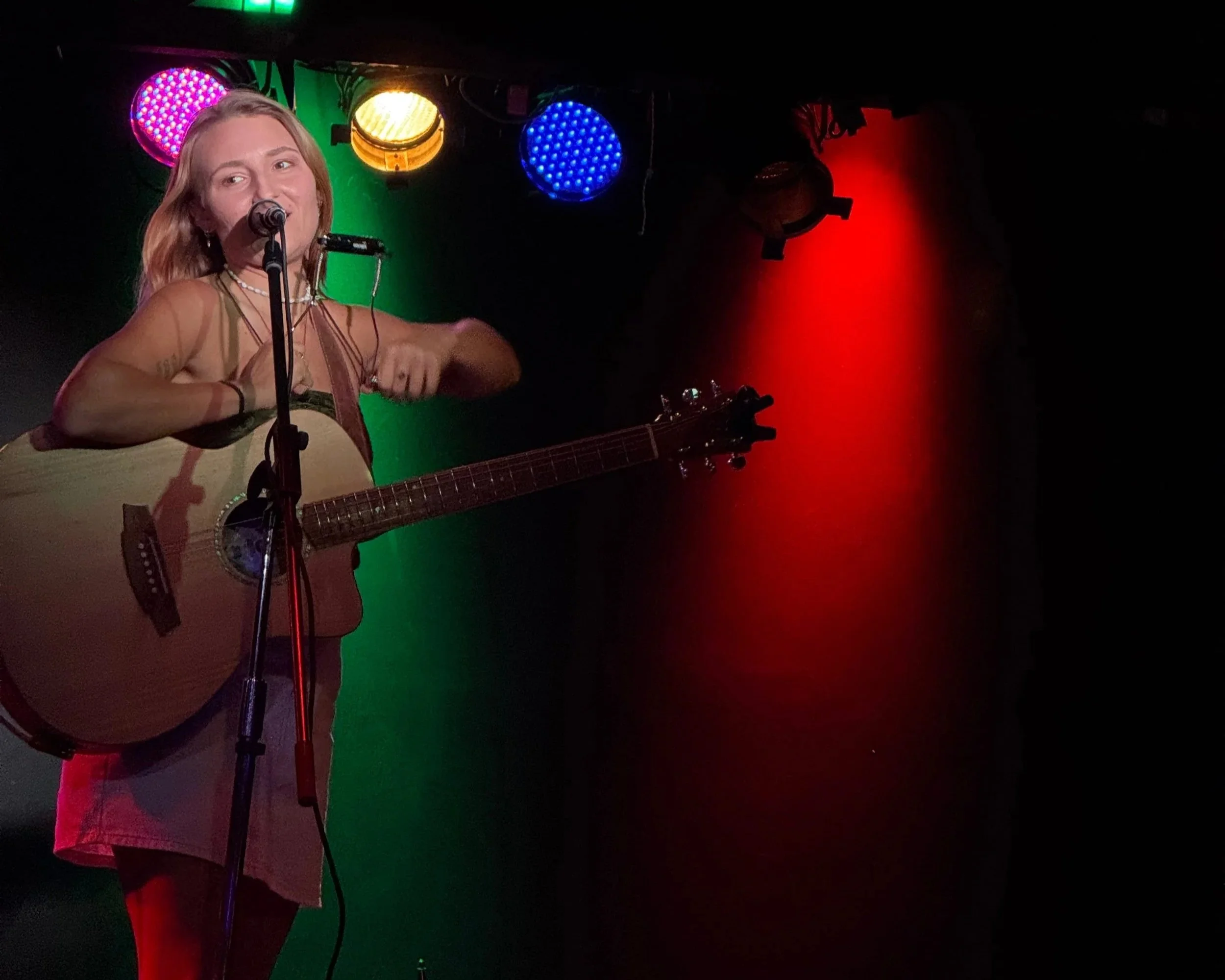 Book folk singer songwriter Sydney | CHARLI original music | Artist Bookings