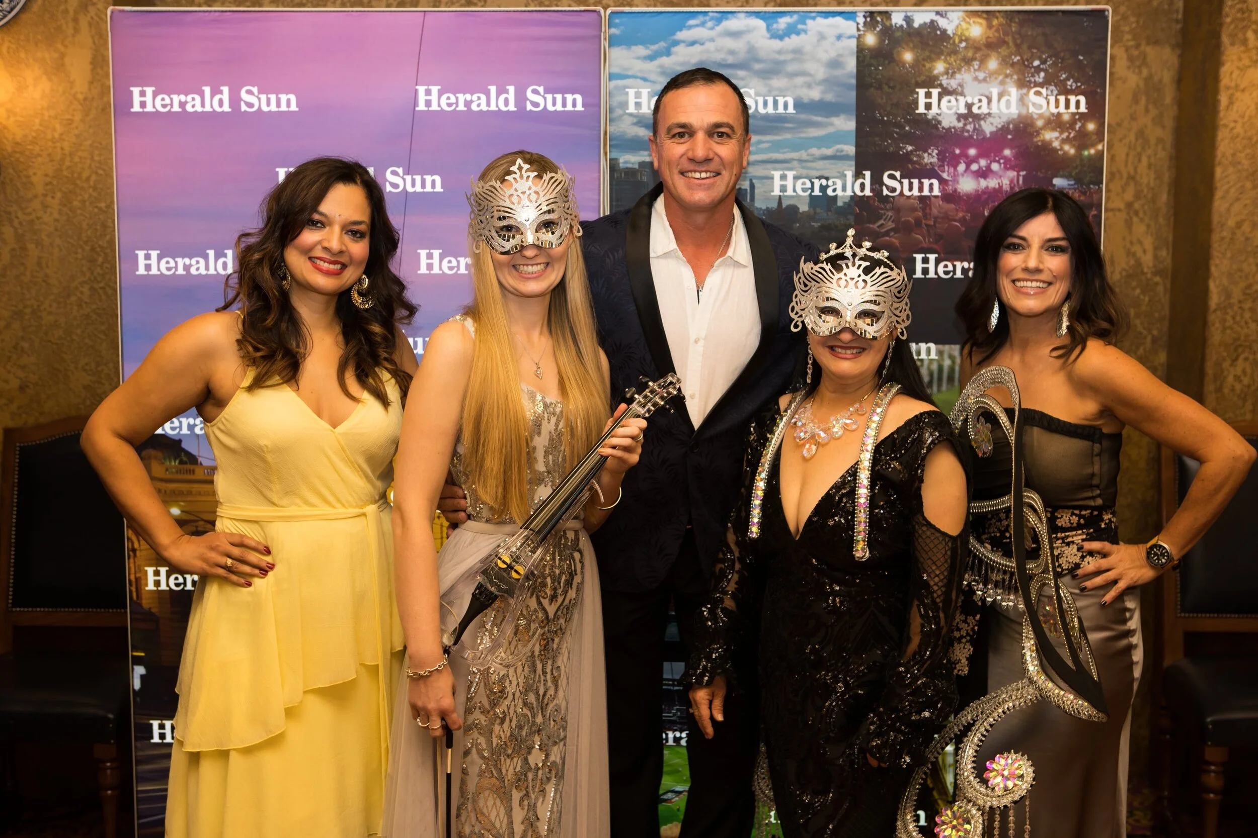 Melbourne Classical Singer Hire Wedding | DIAMOND DELIGHTS | Artist Bookings