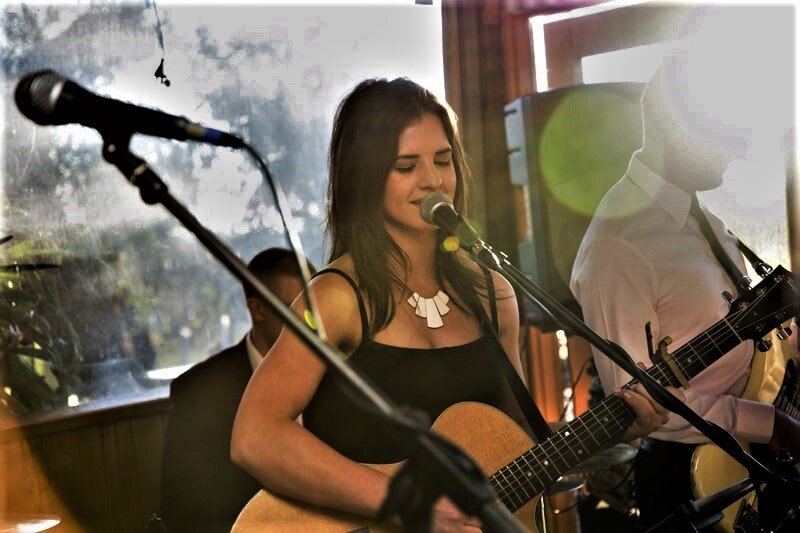 Melbourne Wedding and Party Bands Book Singers | BARS, CLUBS, EVERYWHERE | Artist Bookings