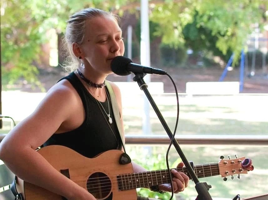 ALEXIS STAR | Acoustic Guitar Premium Talent Brisbane | www.artist-bookings.com