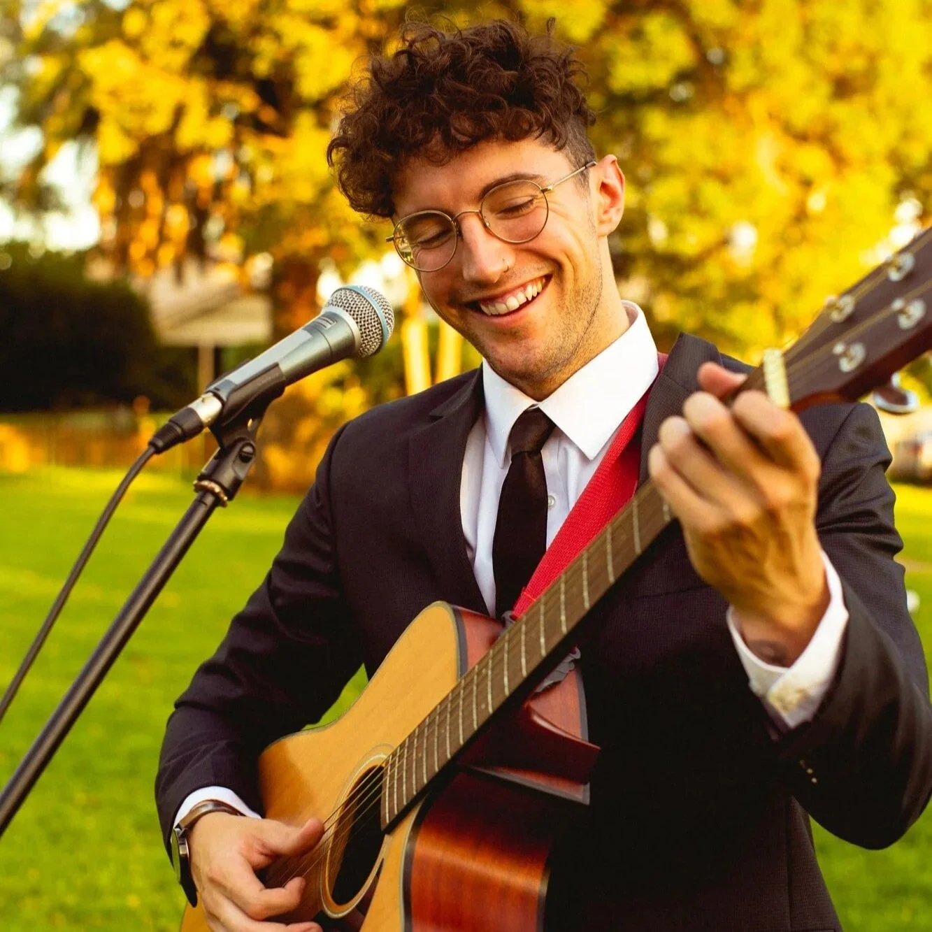 Wedding-event-Solo-Guitar-and-vocals+BAILEY-SAMPSON-Hire-from-Artist-Bookings.jpg