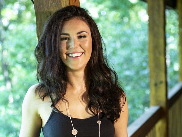 Solo Performer | Daisy | Hire from www.artist-bookings.com