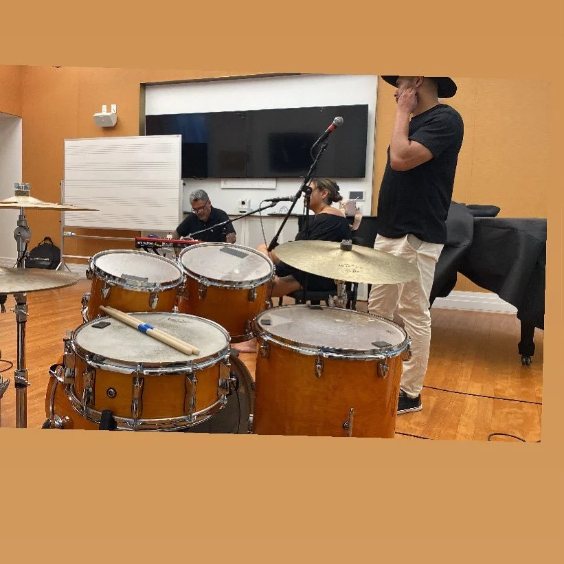 DIMPLE BANI is an engaging drummer in Cairns ideal for festivals.