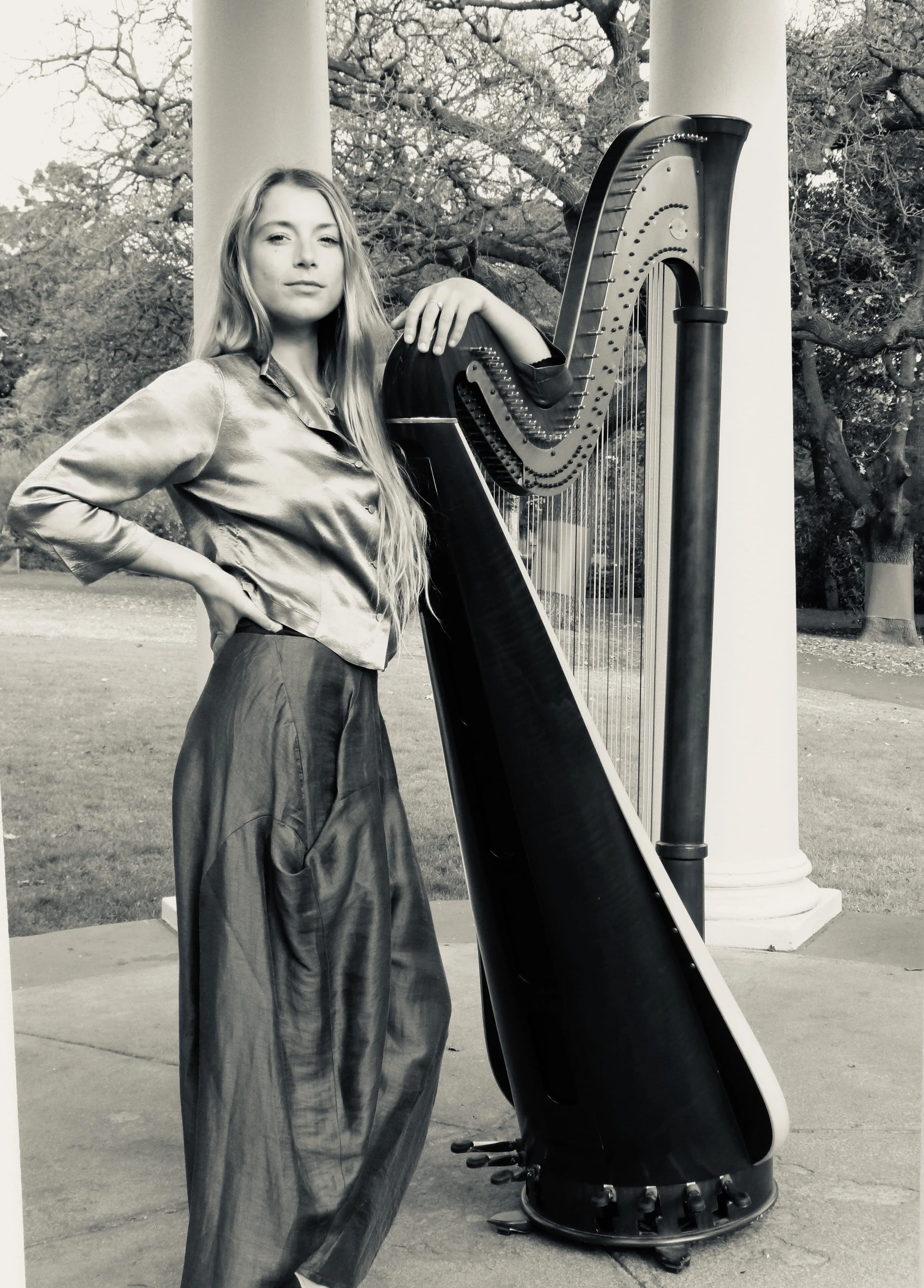 Hire jazz harp performer Melbourne | KATIA creates refined musical ambience for receptions and galas | Artist Bookings