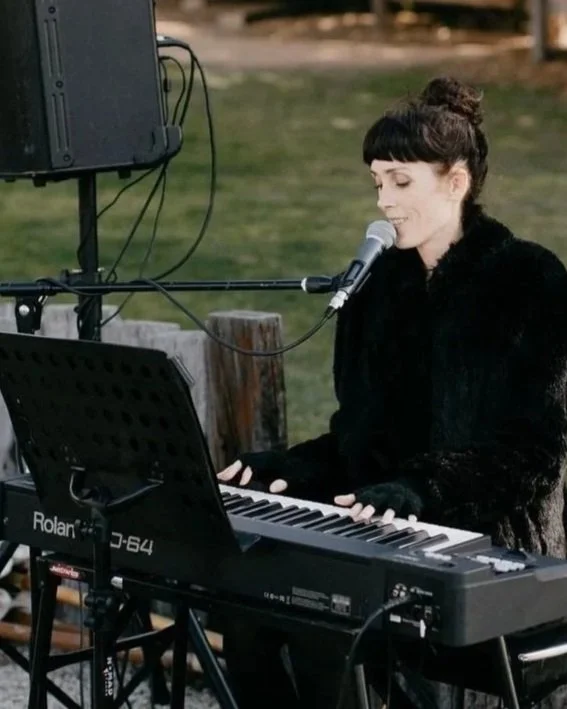 LARISSA MCKAY | Vocals, Piano Premium Talent Sydney | www.artist-bookings.com