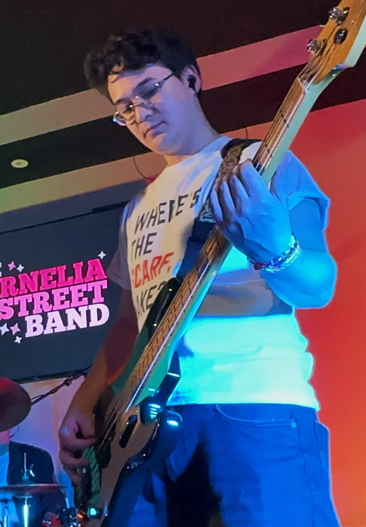 THE SWIFTIES is loved for dynamic and energetic live shows.