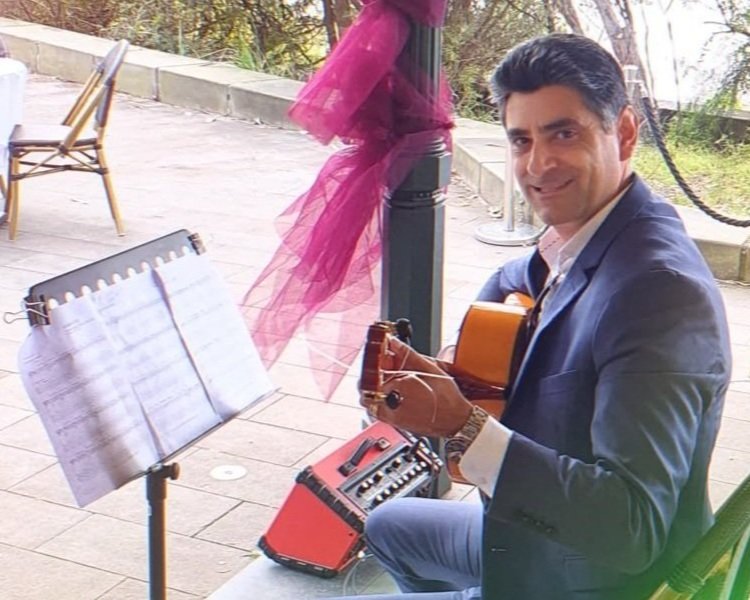 Hire Contemporary guitarist Sydney | MIKE private event showcase