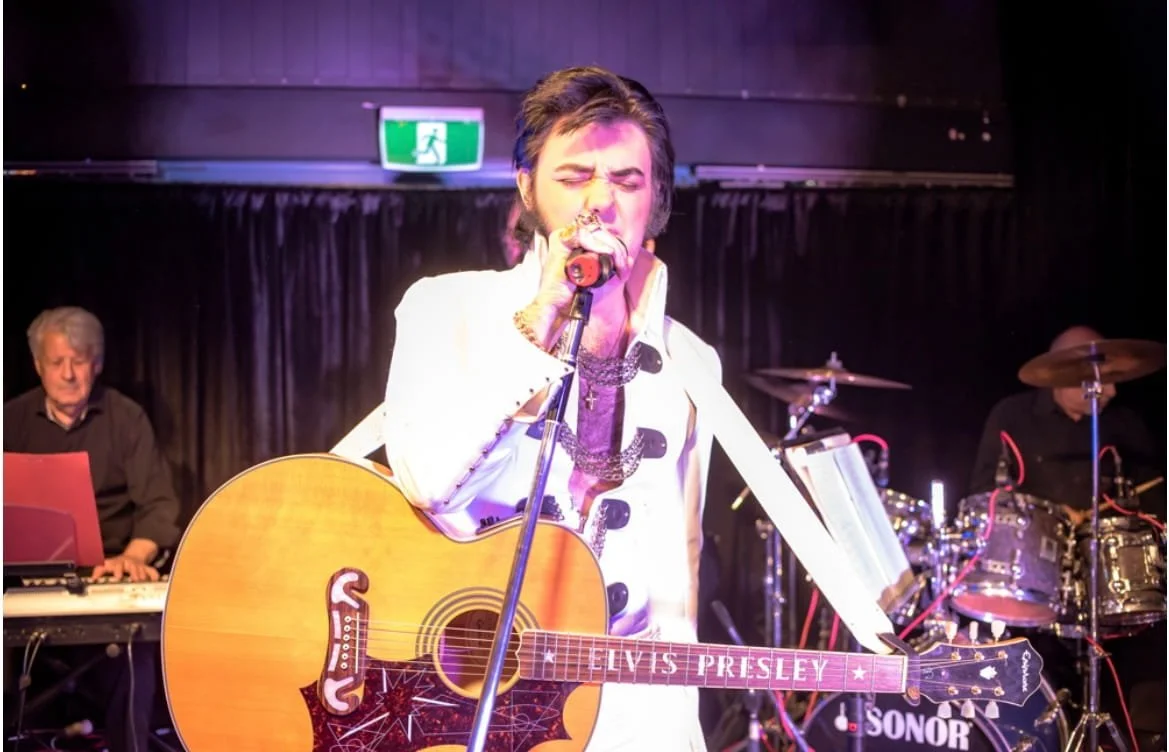DEON ELVIS BAND SOUTH AUSTRALIA ELVIS PRESLEY TRIBUTE THEATRE PERFORMANCE