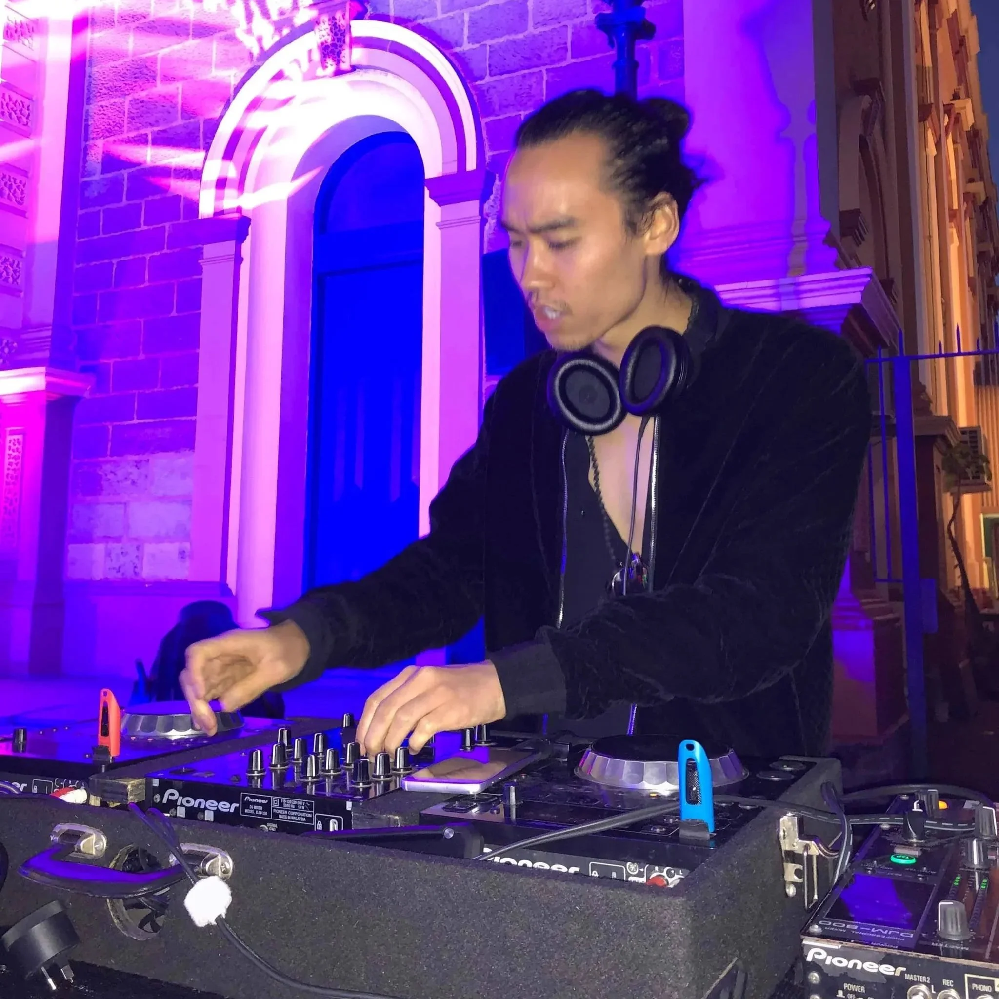 Hire wedding DJ MC Adelaide | DJ GENE blends dance disco and party classics | Artist Bookings