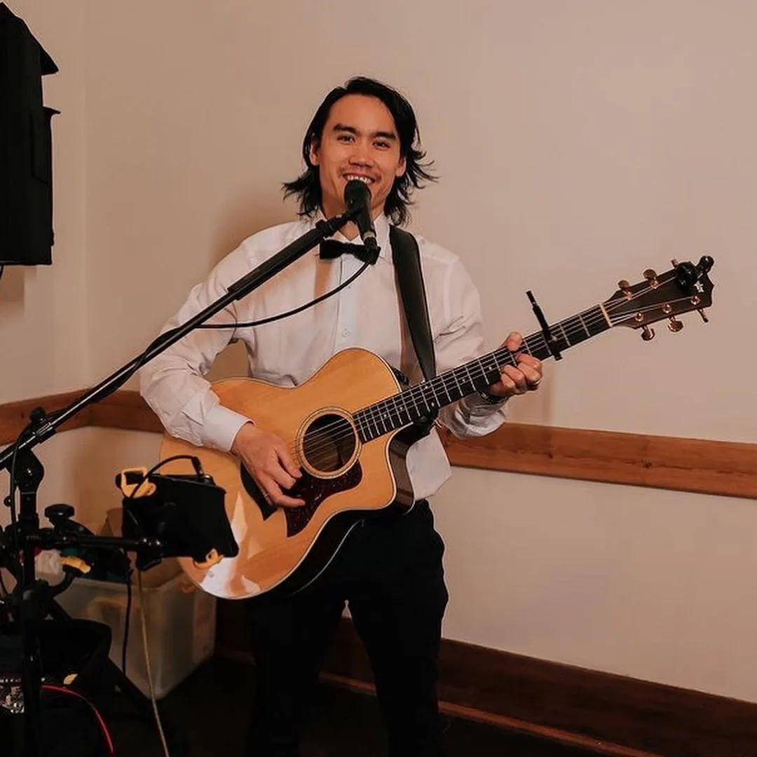 Hire live music Adelaide | GENE professional solo entertainer | Artist Bookings
