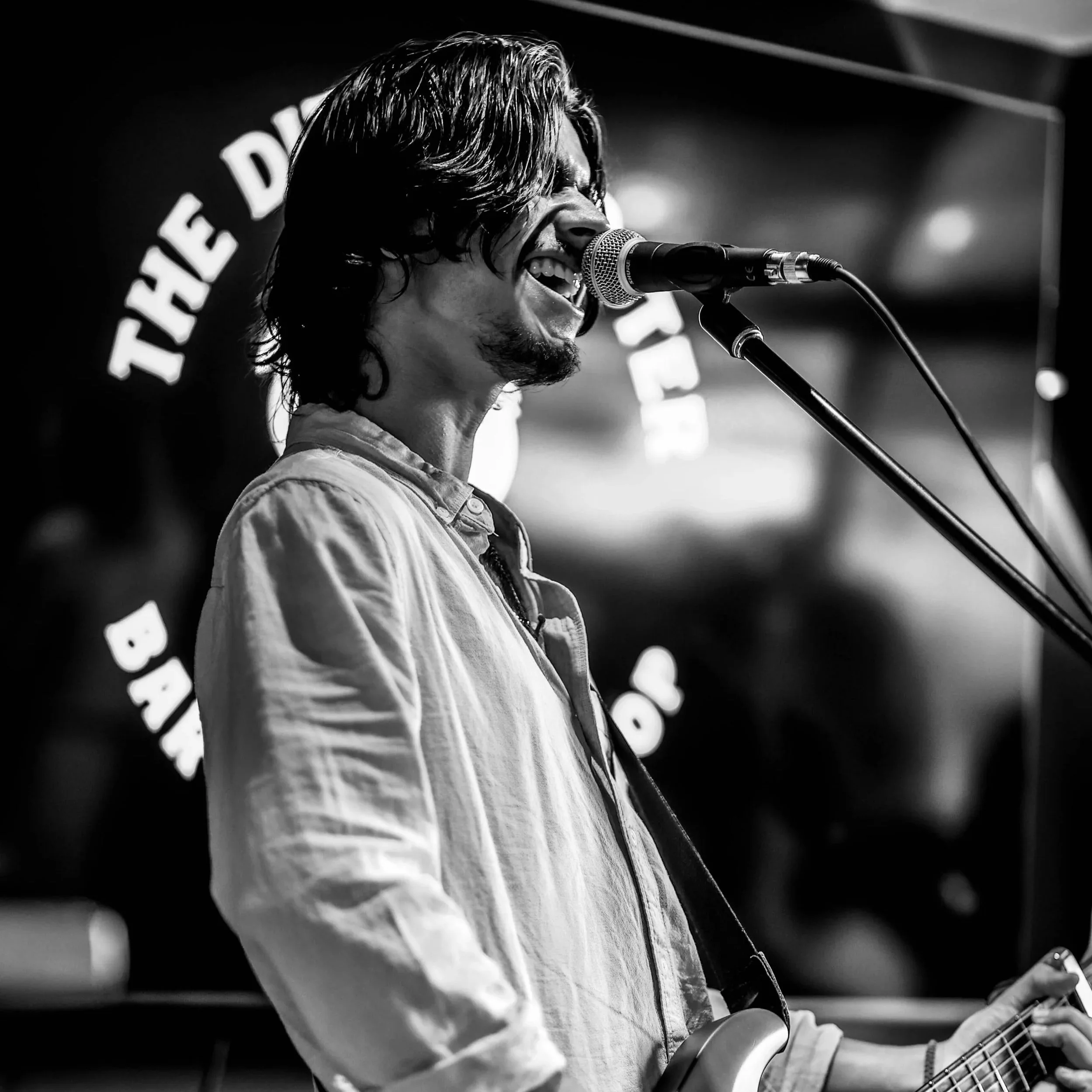 LUCAS MELBOURNE ACOUSTIC GUITARIST PRIVATE FUNCTION MUSICIAN HIRE