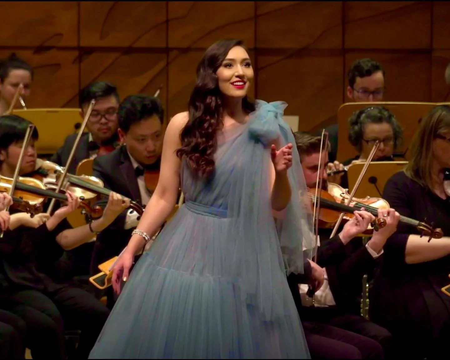 AMELIA MELBOURNE OPERA SOPRANO WEDDING LIVE ENTERTAINMENT HIRE