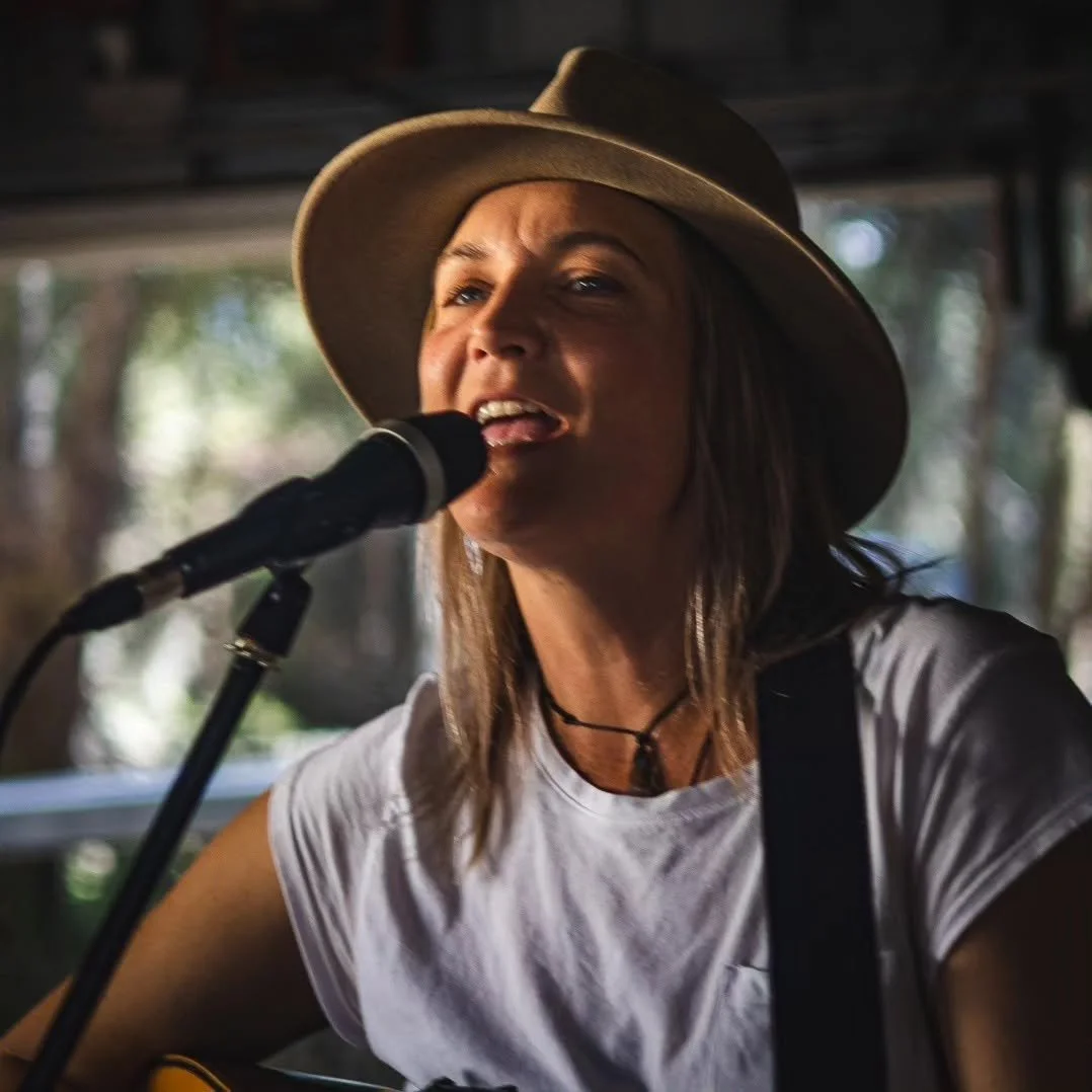 PETA BRISBANE FOLK ARTIST WEDDING CEREMONY LIVE MUSIC ENTERTAINER HIRE