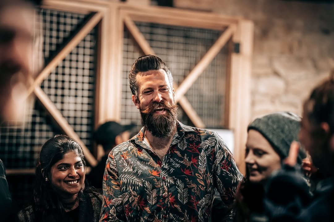 Hire alt country performer Melbourne | JUSTIN electric full band experience for outdoor stages