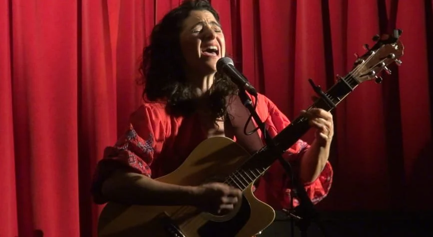 SAMANTHA MELBOURNE CONTEMPORARY FOLK FESTIVAL LIVE PERFORMANCE HIRE