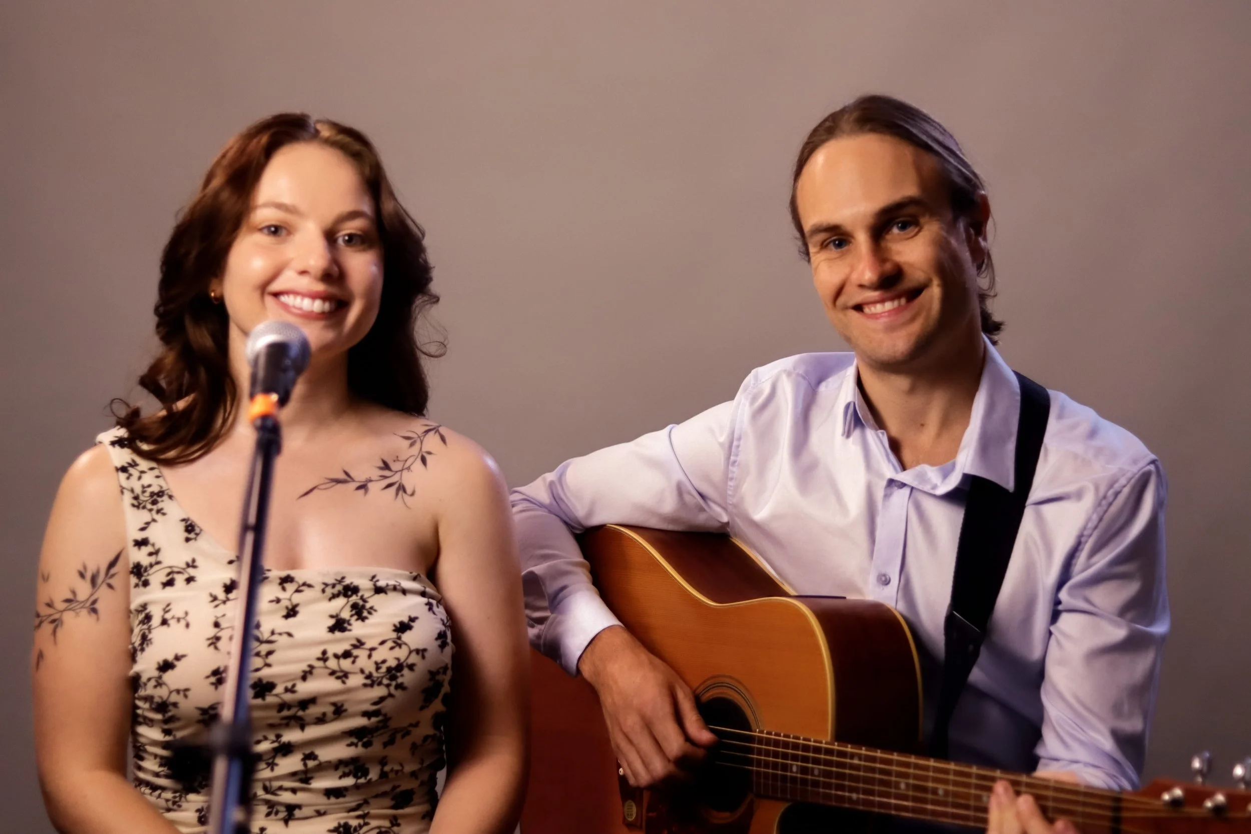 CHARLOTTE DUO MELBOURNE ACOUSTIC POP FESTIVAL ENTERTAINER HIRE LIVE PERFORMANCE