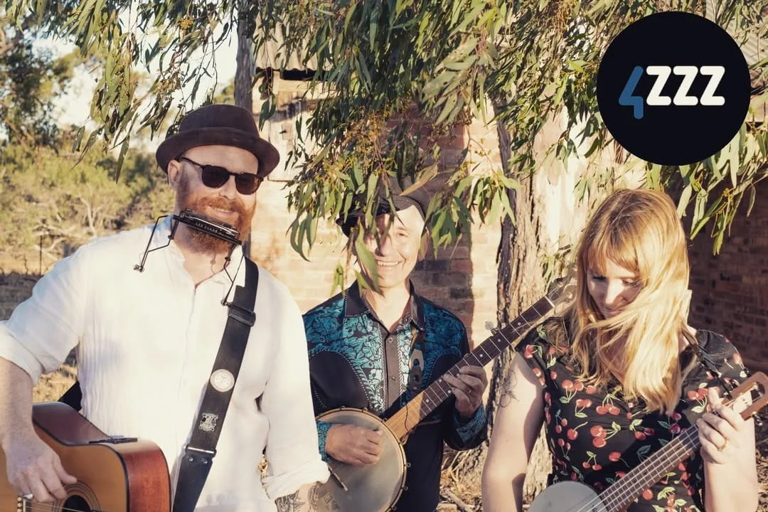 THE RUNAWAY STRINGS MELBOURNE BLUES FOLK TRIO CORPORATE FUNCTION MUSIC HIRE