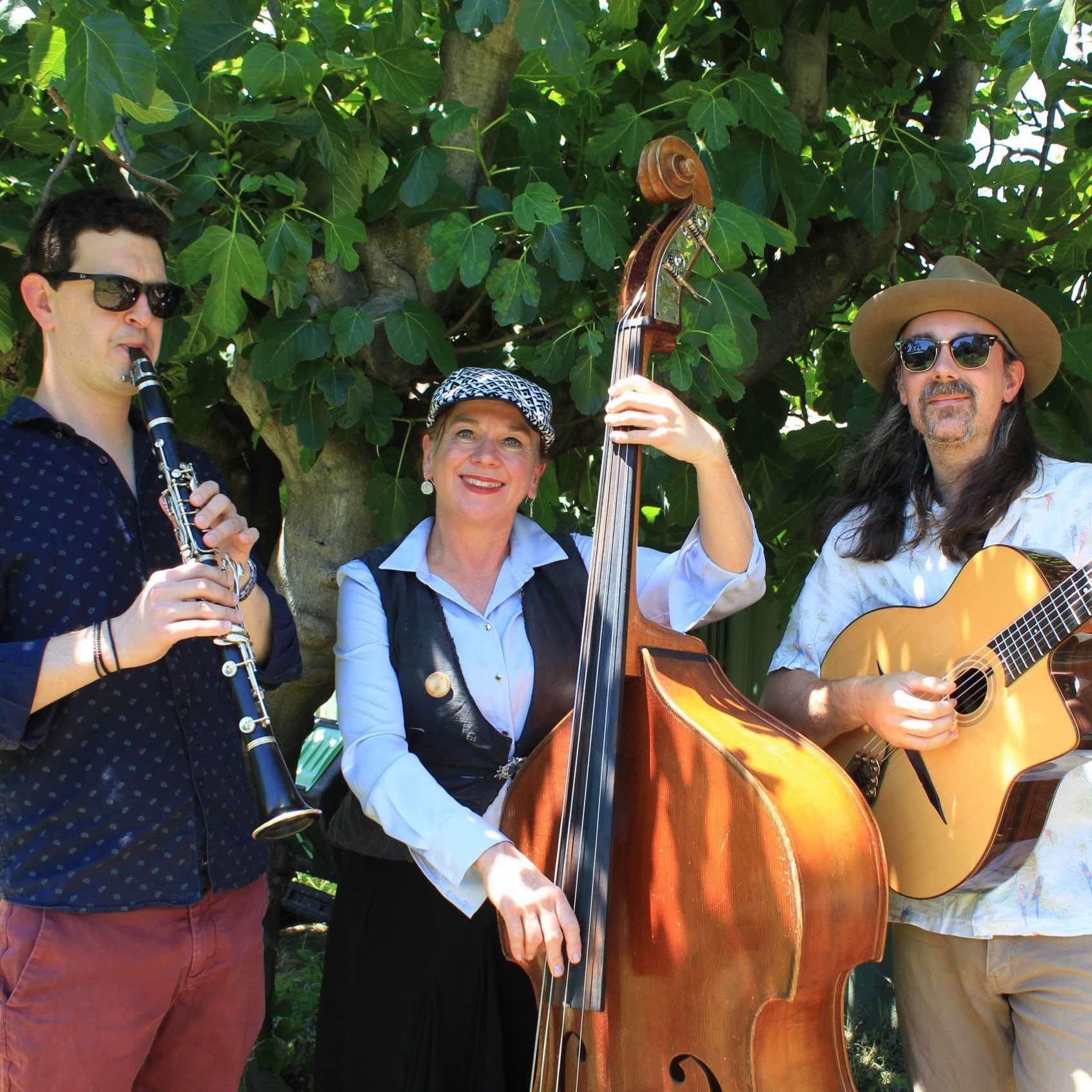 PUTTIN' ON THE SPRITZ MELBOURNE SWING BAND CORPORATE EVENT HIRE