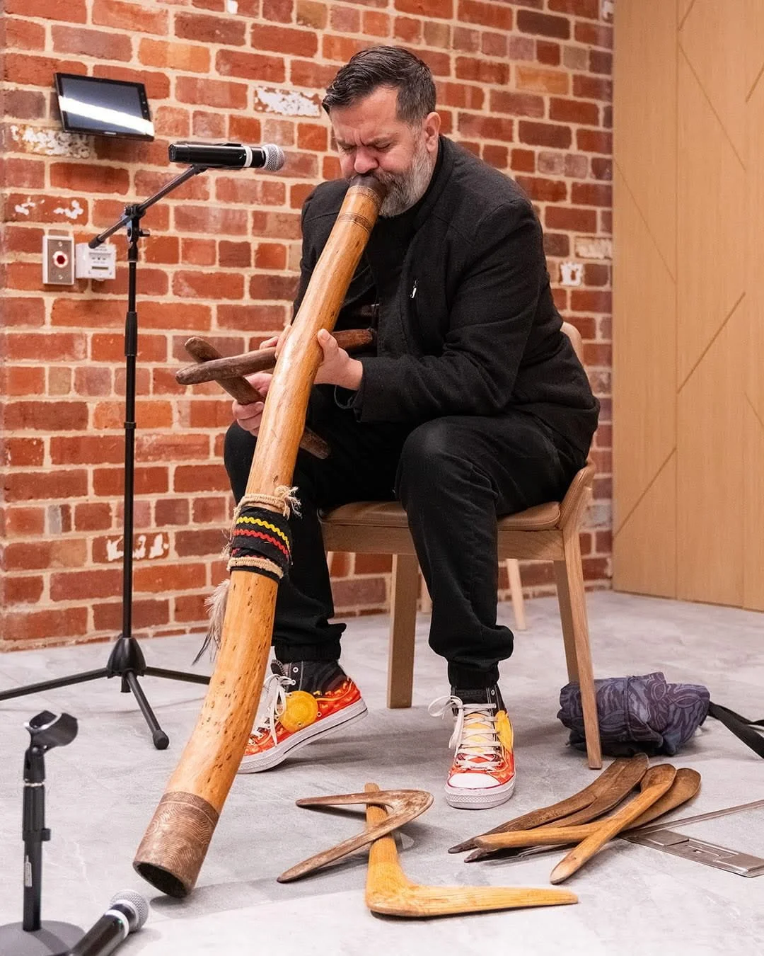 PAUL VICTORIA ABORIGINAL DIDGERIDOO PERFORMANCE CONFERENCE ENTERTAINMENT