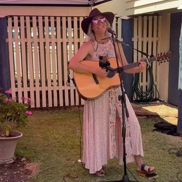 PETA BRISBANE SOLO ARTIST PRIVATE FUNCTION LIVE MUSIC ENTERTAINMENT HIRE