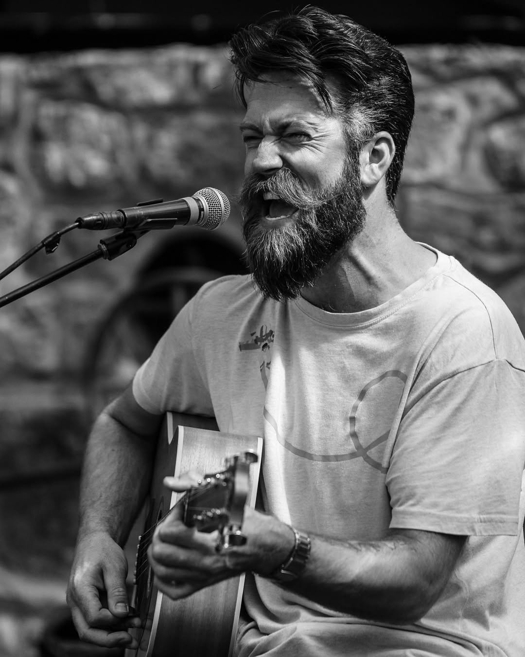 Book acoustic folk musician Melbourne | JUSTIN authentic live music set for regional touring