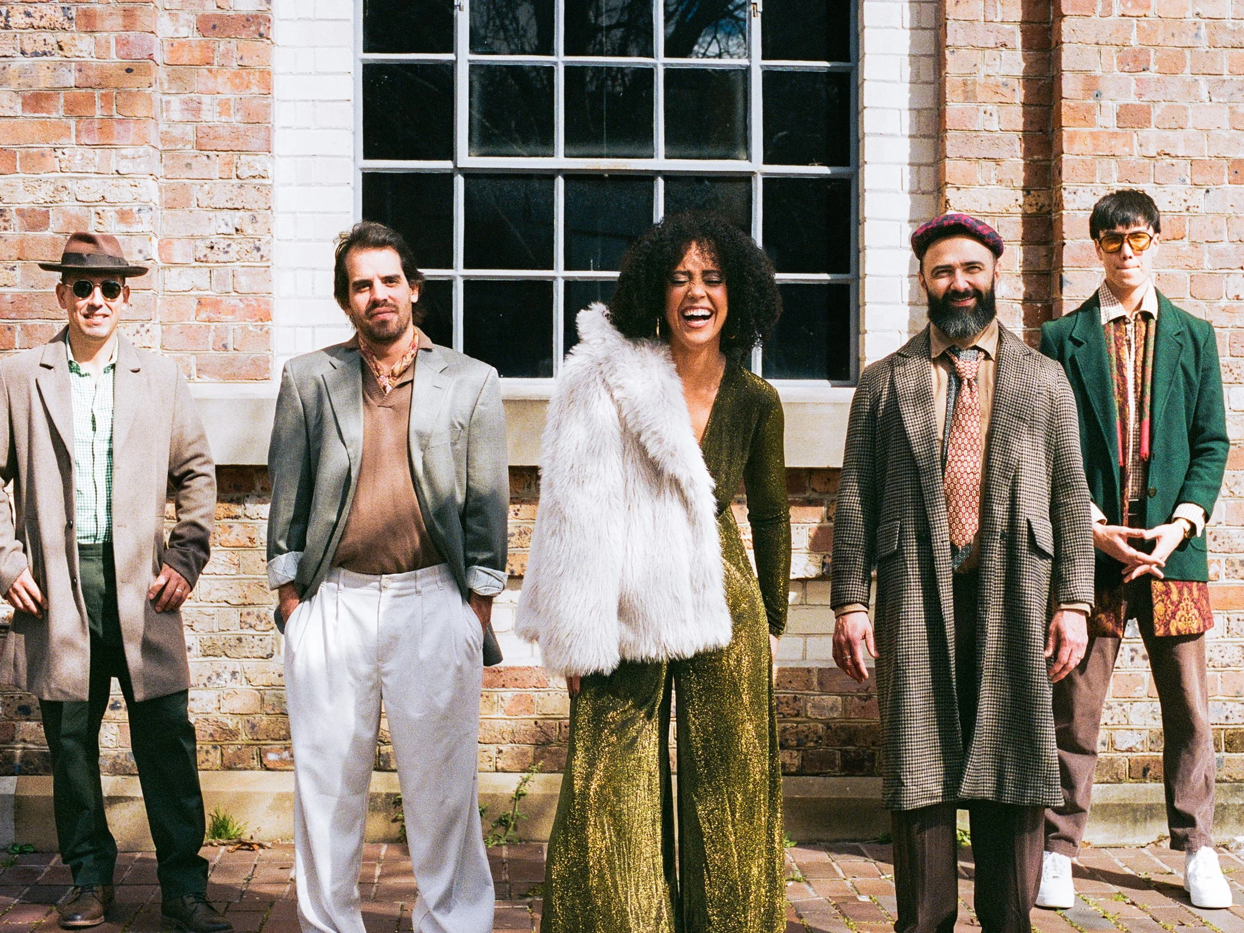 BETWEEN US SYDNEY RNB LIVE BAND CORPORATE EVENT HIRE