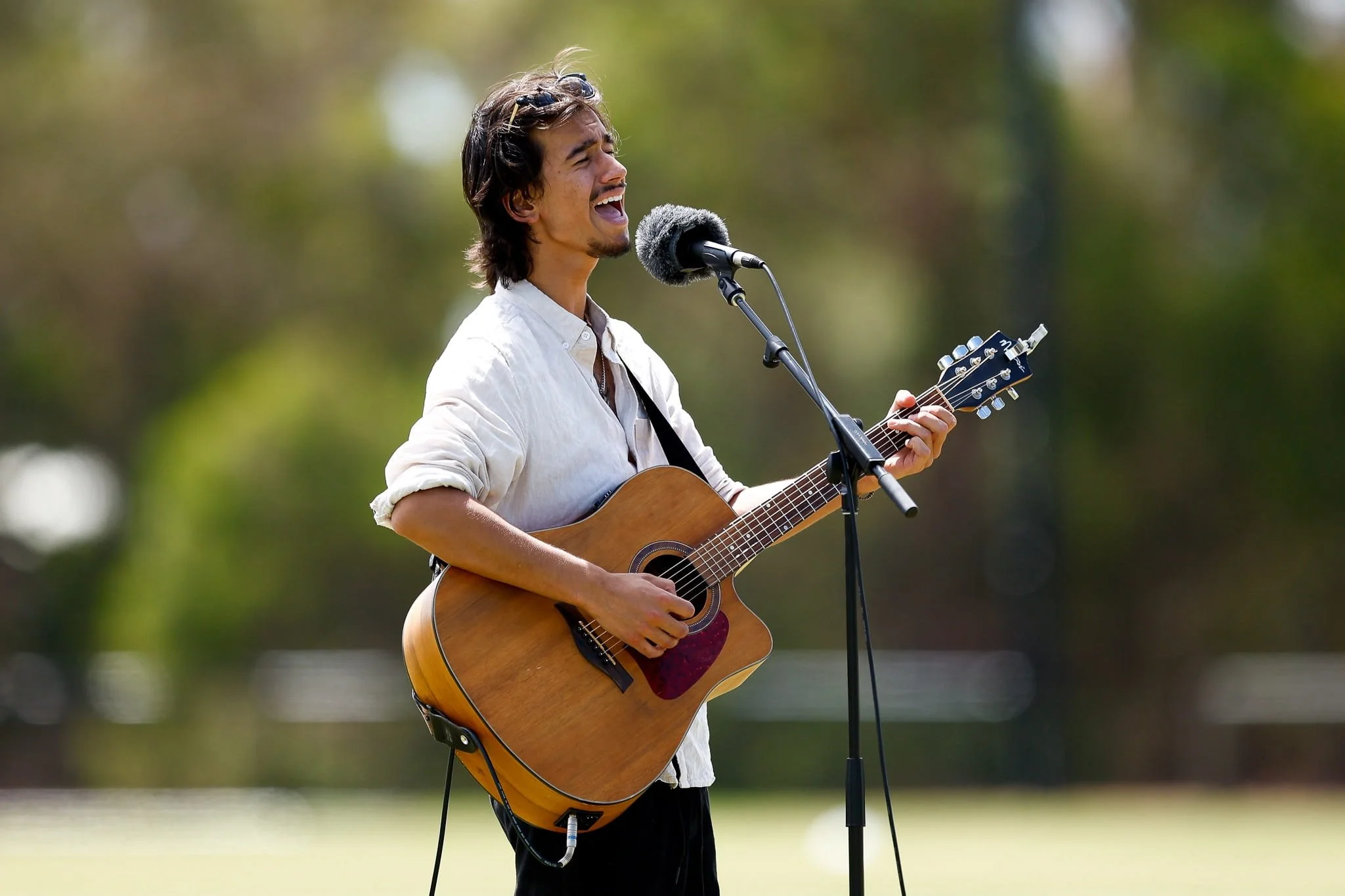 LUCAS MELBOURNE SOLO VOCALIST BIRTHDAY PARTY ENTERTAINER HIRE