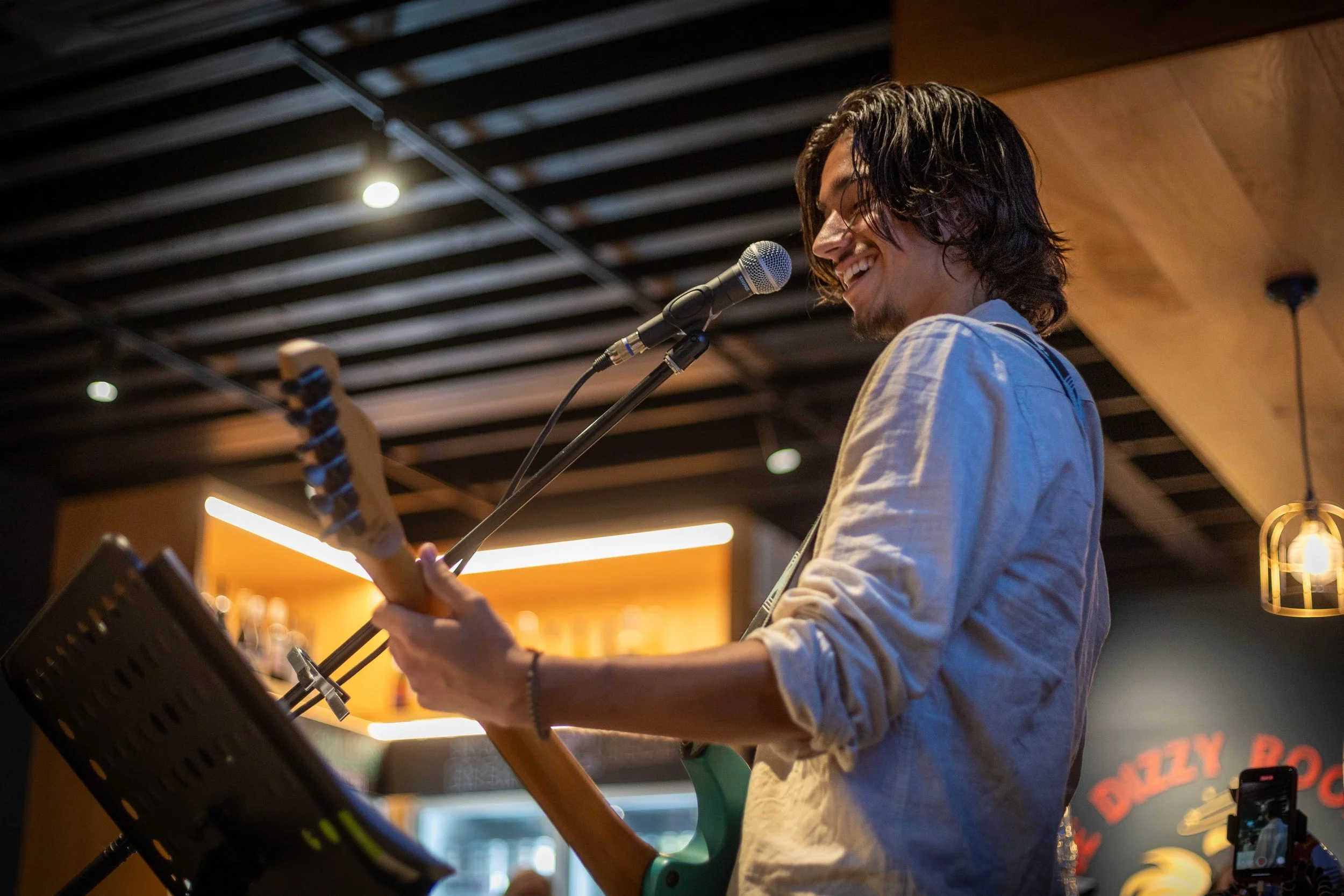 LUCAS MELBOURNE POP ROCK WEDDING SINGER LIVE ENTERTAINMENT