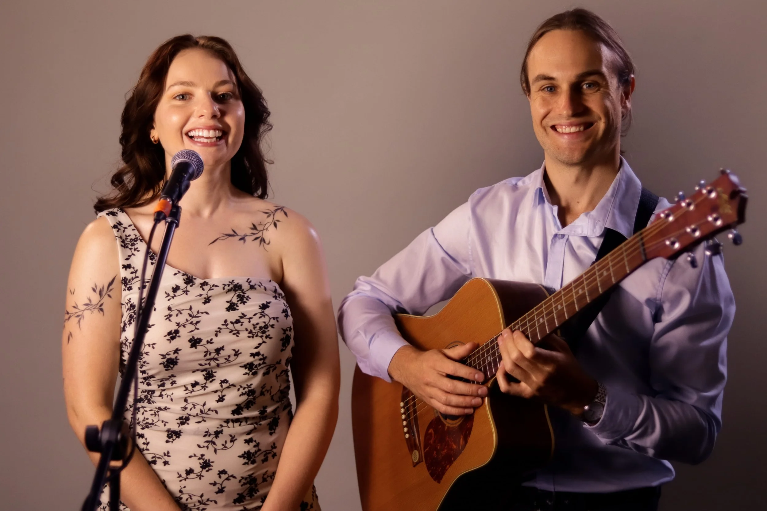 CHARLOTTE DUO MELBOURNE ACOUSTIC POP MARKET ENTERTAINER LIVE PERFORMANCE HIRE