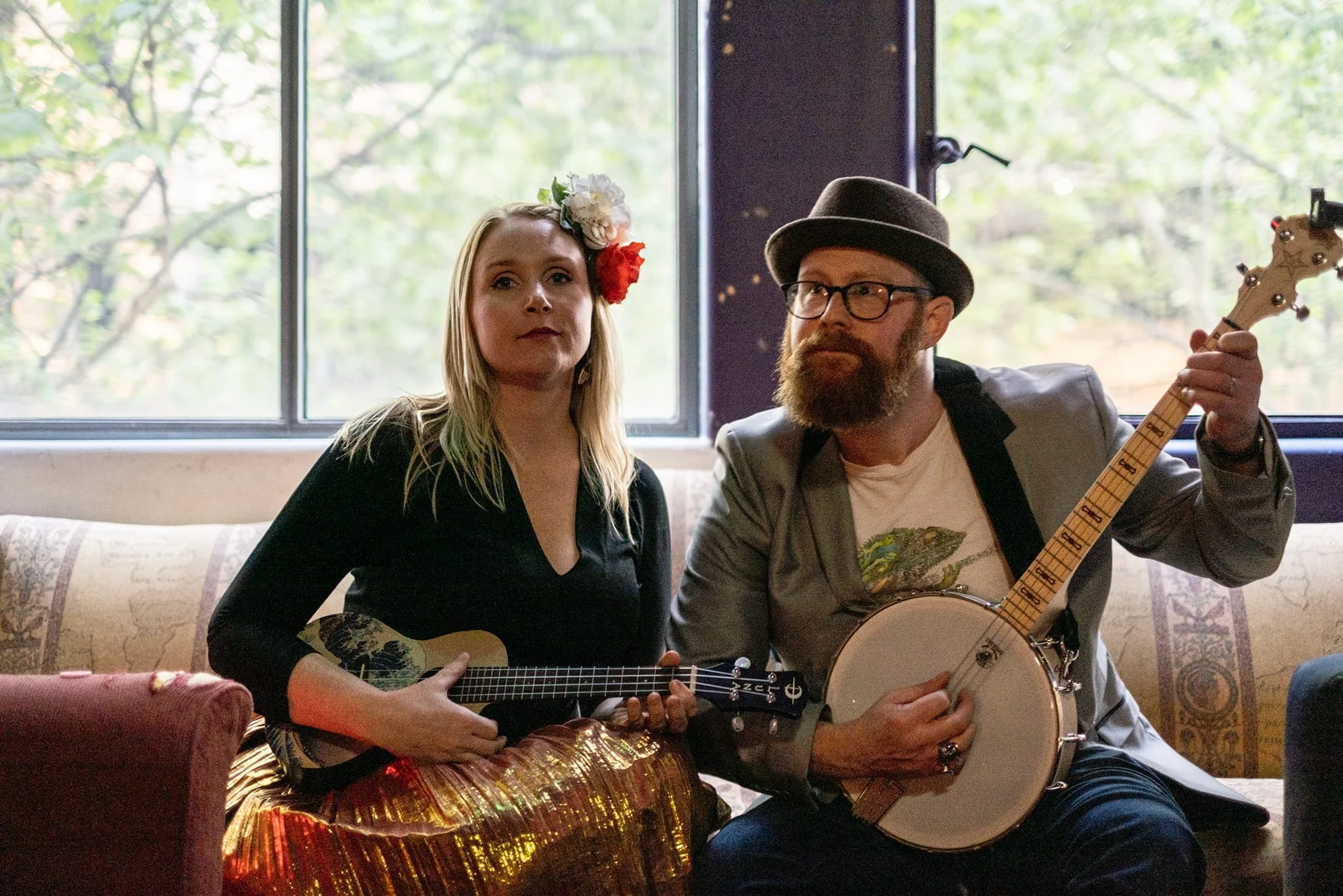 THE RUNAWAY STRINGS MELBOURNE FOLK TRIO PUB GIG LIVE PERFORMANCE HIRE