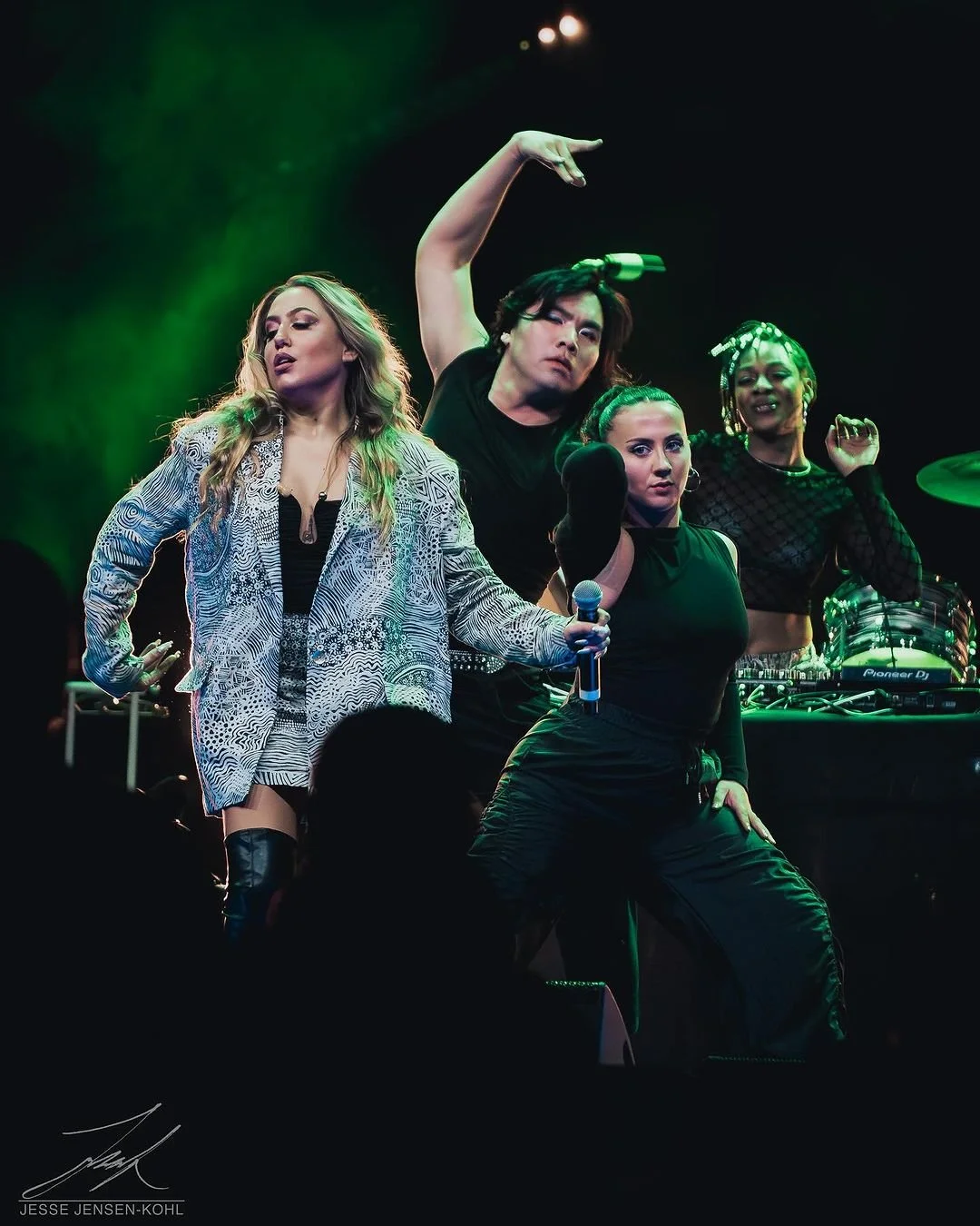 AKALA is a Sydney singer specializing in contemporary music performances