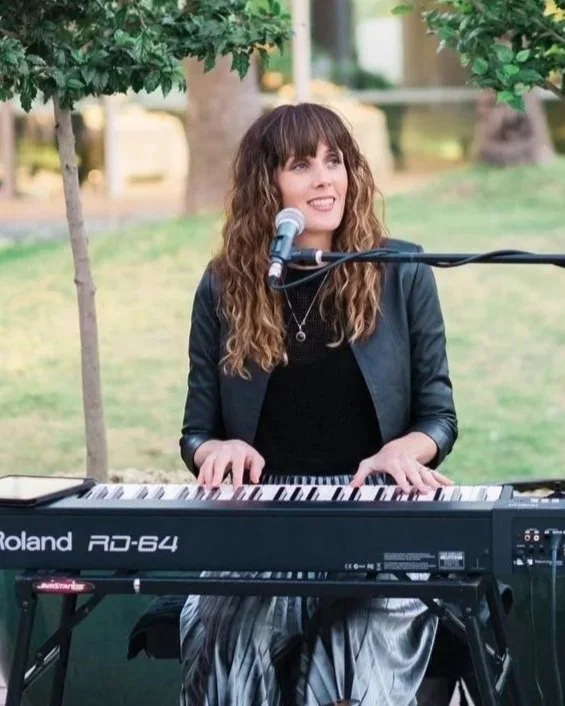 Professional Artist Vocals, Piano | LARISSA MCKAY | Sydney Artist-Bookings