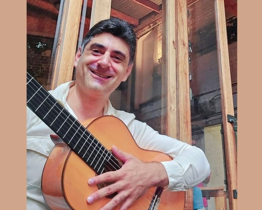 Book Latin Jazz guitarist Sydney | MIKE cocktail music set