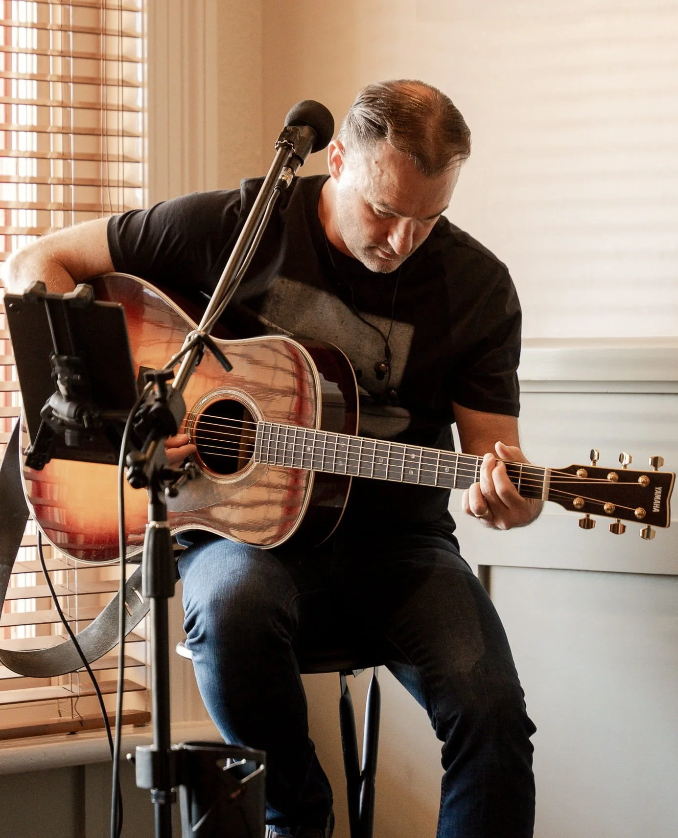 STEVIE ADELAIDE ACOUSTIC GUITARIST CORPORATE EVENT MUSICIAN HIRE